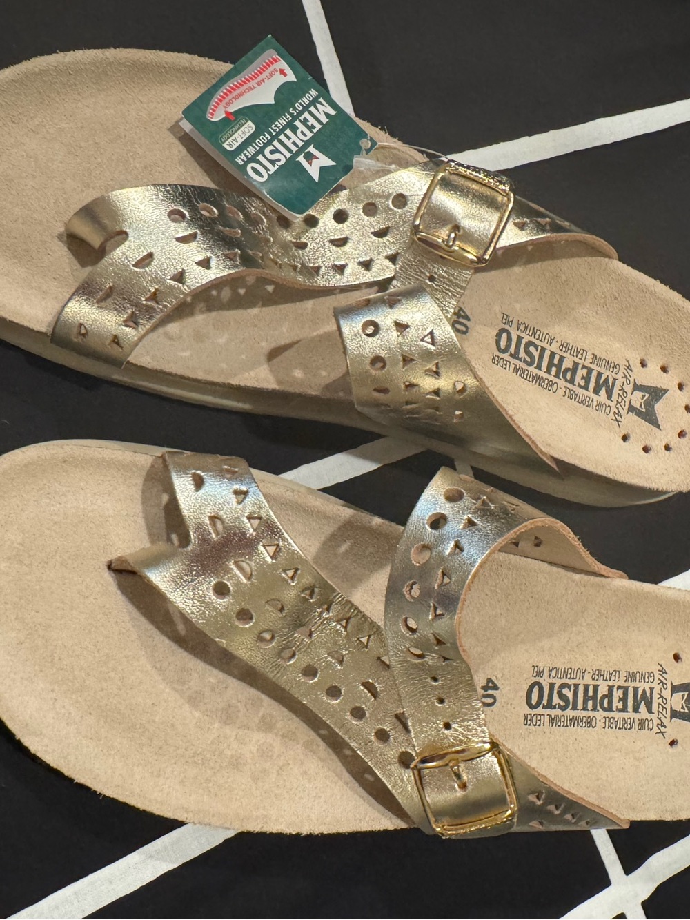 Mephisto Air-Relax Gold Metallic Perforated Leather Thong Sandals NWT Size 40